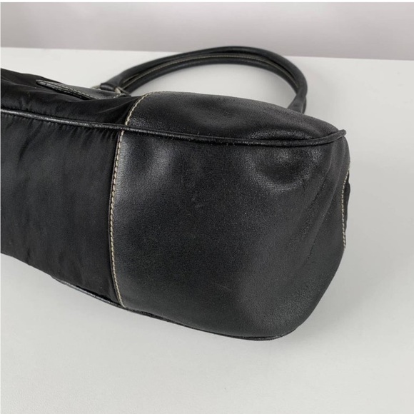 Elegant Black Shoulder Bag with paper prada bag and authentification card - Picture 5 of 11